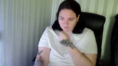 Snapshot of olyaandnetty chatting on 11-14-25, 06:34 OlyaAndNetty online show from 11-14-25, 06:34