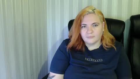 Snapshot of olyaandnetty chatting on 12-18-25, 06:58 OlyaAndNetty online show from 12-18-25, 06:58