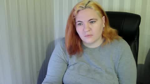 Snapshot of olyaandnetty chatting on 12-20-25, 08:54 OlyaAndNetty online show from 12-20-25, 08:54