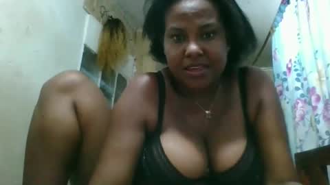 Snapshot of olyvienne90 chatting on 11-27-25, 01:02 olyvienne90 online show from 11-27-25, 01:02