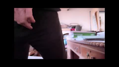 Snapshot of oman19811 chatting on 12-18-24, 11:24 oman19811 online show from 12-18-24, 11:24