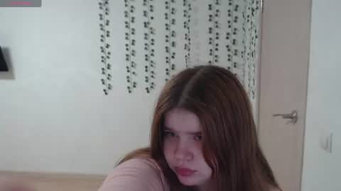 Snapshot of omellyoo chatting on 06-15-26, 08:22 MellY online show from 06-15-26, 08:22