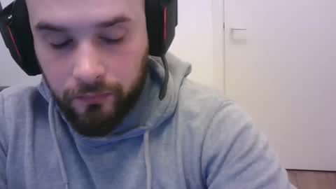 Snapshot of omgwhereim chatting on 12-16-25, 08:03 omgwhereim online show from 12-16-25, 08:03