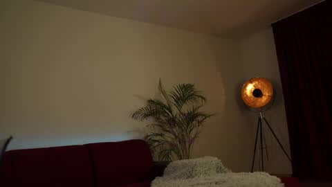    or    online show from 03-07-25, 07:27