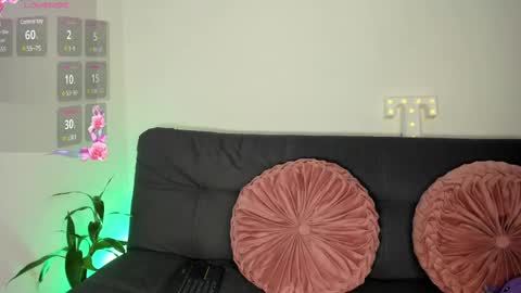 Violette online show from 02-17-25, 01:04