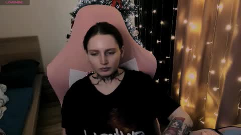 Snapshot of on_yxxx chatting on 11-26-25, 08:32 on_yxxx online show from 11-26-25, 08:32