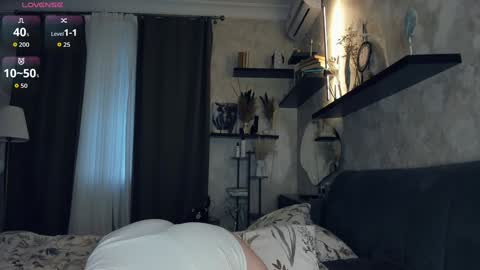 Snapshot of one_1ove chatting on 11-28-25, 07:33 Ana online show from 11-28-25, 07:33