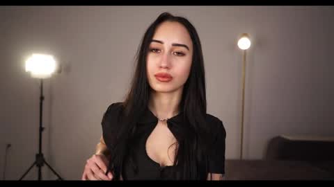 Snapshot of one_step_closer chatting on 05-18-26, 08:31 Mia online show from 05-18-26, 08:31