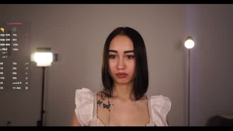 Snapshot of one_step_closer chatting on 05-19-26, 10:32 Mia online show from 05-19-26, 10:32