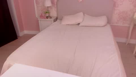 Snapshot of oneblondenicole chatting on 12-24-24, 05:49 Nicole online show from 12-24-24, 05:49