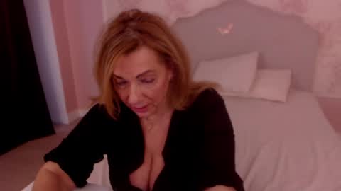 Snapshot of oneblondenicole chatting on 02-17-25, 05:36 Nicole online show from 02-17-25, 05:36