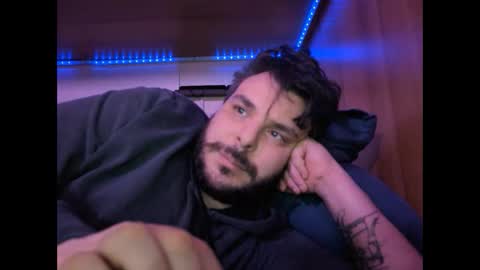 onecrew1 online show from 02-10-25, 05:52