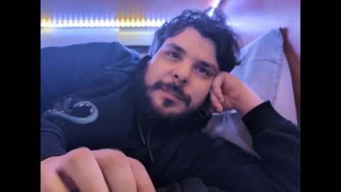 onecrew1 online show from 11-01-25, 01:35