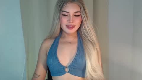 Snapshot of onegreattransdiva chatting on 09-25-25, 07:34 Goddess Rhiane online show from 09-25-25, 07:34