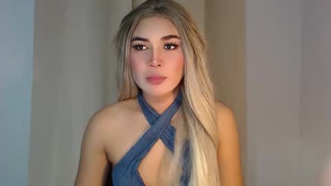 Snapshot of onegreattransdiva chatting on 09-29-25, 01:33 Goddess Rhiane online show from 09-29-25, 01:33