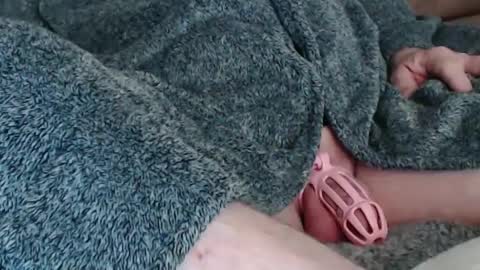 Snapshot of onehanglow chatting on 12-01-24, 07:03 Butch online show from 12-01-24, 07:03