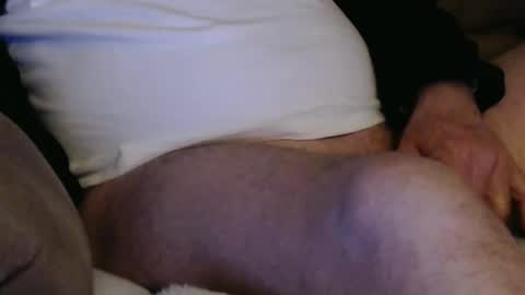 Snapshot of onehanglow chatting on 01-31-25, 01:43 Butch online show from 01-31-25, 01:43