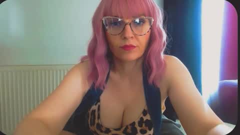 Snapshot of onemoreblonde chatting on 04-20-26, 10:51 Nicol online show from 04-20-26, 10:51