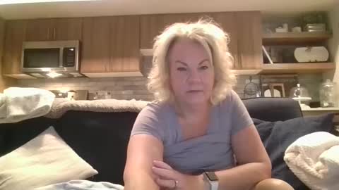 Snapshot of oneoften1000 chatting on 01-03-25, 08:22 couple mature milf bigboobs curvy mommydaddy online show from 01-03-25, 08:22