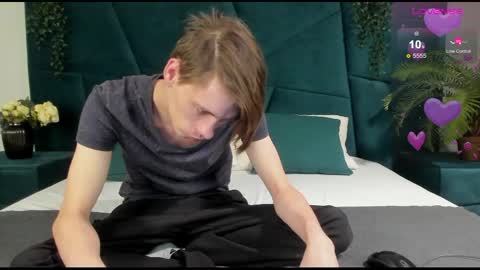 Snapshot of only_eric chatting on 02-14-25, 07:23 Erick  online show from 02-14-25, 07:23