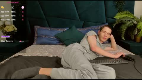 Snapshot of only_eric chatting on 02-21-25, 01:33 Erick  online show from 02-21-25, 01:33