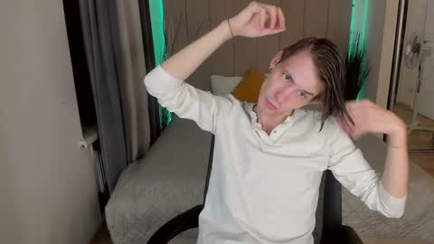 Snapshot of only_eric chatting on 03-12-25, 06:44 Erick  online show from 03-12-25, 06:44