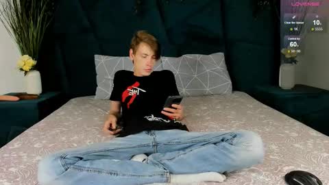 Snapshot of only_eric chatting on 09-10-25, 06:57 Erick  online show from 09-10-25, 06:57