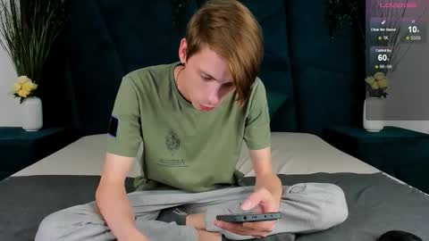 Snapshot of only_eric chatting on 09-12-25, 07:52 Erick  online show from 09-12-25, 07:52