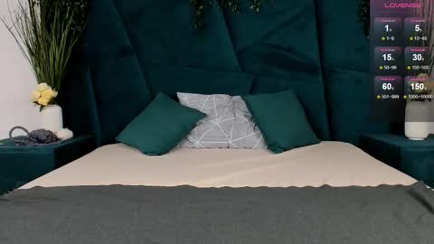 Snapshot of only_eric chatting on 09-17-25, 06:37 Erick  online show from 09-17-25, 06:37