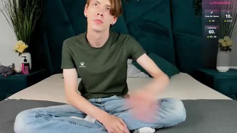 Snapshot of only_eric chatting on 09-19-25, 07:43 Erick  online show from 09-19-25, 07:43