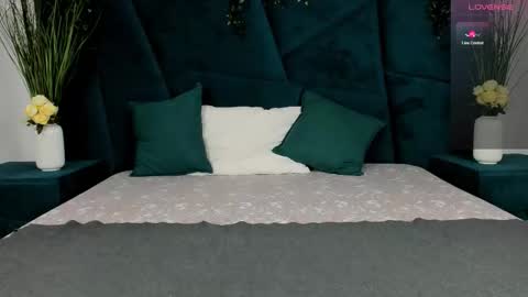 Snapshot of only_eric chatting on 10-17-25, 09:45 Erick  online show from 10-17-25, 09:45