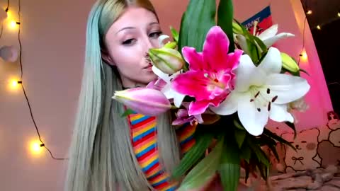 Iva online show from 04-18-26, 07:58