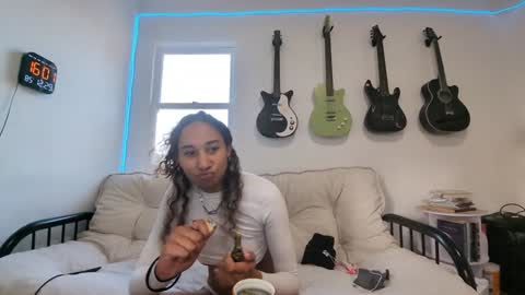 Snapshot of onlystrings chatting on 12-30-24, 12:00 Duo online show from 12-30-24, 12:00