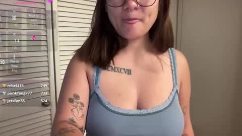 Miss Girly online show from 11-12-25, 08:19