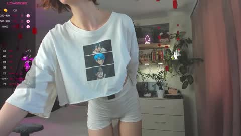 Olivia. online show from 10-06-25, 02:03