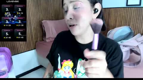 Snapshot of ori_whore chatting on 05-27-26, 01:24 ori_whore online show from 05-27-26, 01:24