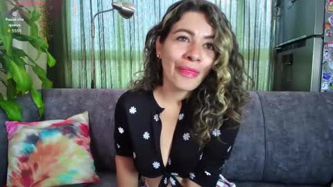 Snapshot of oriana_thomson2 chatting on 05-08-26, 03:50 Oriana online show from 05-08-26, 03:50