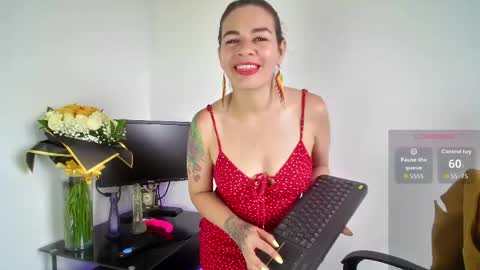 Snapshot of oriana_thomson2 chatting on 05-30-26, 06:05 Oriana online show from 05-30-26, 06:05