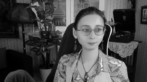 Snapshot of orianna_blade chatting on 12-28-24, 05:46 Orianna -  Hi Im into geek culture cosplay crafting LARP games. Shall we play DnD online show from 12-28-24, 05:46