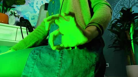 Snapshot of orianna_blade chatting on 12-30-24, 04:08 Orianna -  Hi Im into geek culture cosplay crafting LARP games. Shall we play DnD online show from 12-30-24, 04:08