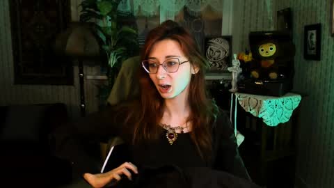 Snapshot of orianna_blade chatting on 01-05-25, 12:10 Orianna -  Hi Im into geek culture cosplay crafting LARP games. Shall we play DnD online show from 01-05-25, 12:10