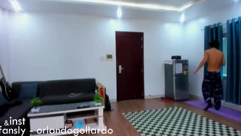 Snapshot of orlando__bloom chatting on 01-10-25, 08:18 Fansly and Instagram -  online show from 01-10-25, 08:18