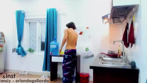 Snapshot of orlando__bloom chatting on 02-08-25, 11:33 Fansly and Instagram -  online show from 02-08-25, 11:33