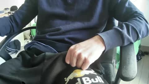 Snapshot of orobrus chatting on 02-06-25, 11:32 Oroborus online show from 02-06-25, 11:32