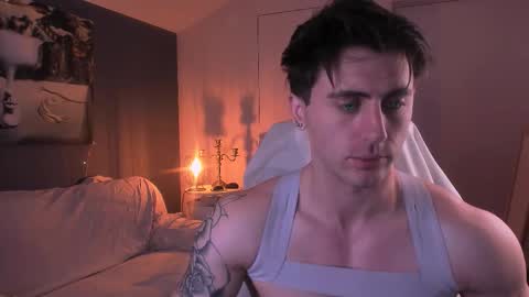 Snapshot of oscar_miller_ chatting on 09-22-25, 09:06 Oscar online show from 09-22-25, 09:06