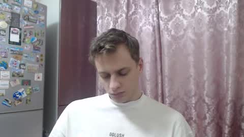 Snapshot of oscar_sssky chatting on 12-18-25, 01:17 Oscar online show from 12-18-25, 01:17