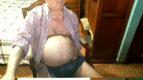 Snapshot of oscarw chatting on 01-12-26, 05:29 Oscar online show from 01-12-26, 05:29