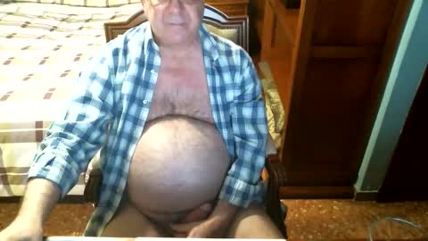 Snapshot of oscarw chatting on 02-12-26, 05:19 Oscar online show from 02-12-26, 05:19