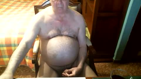 Snapshot of oscarw chatting on 04-15-26, 03:19 Oscar online show from 04-15-26, 03:19