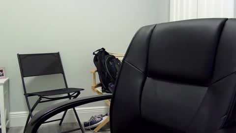 Snapshot of ossibottom chatting on 05-22-26, 02:19 Ossi online show from 05-22-26, 02:19